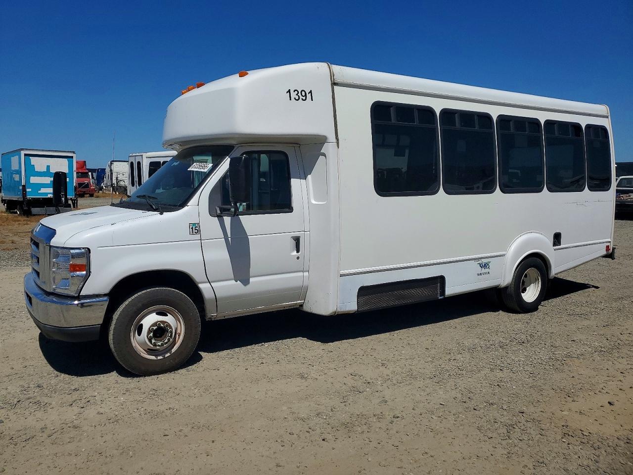2010 Ford E450 Shuttle Bus - Image 2
