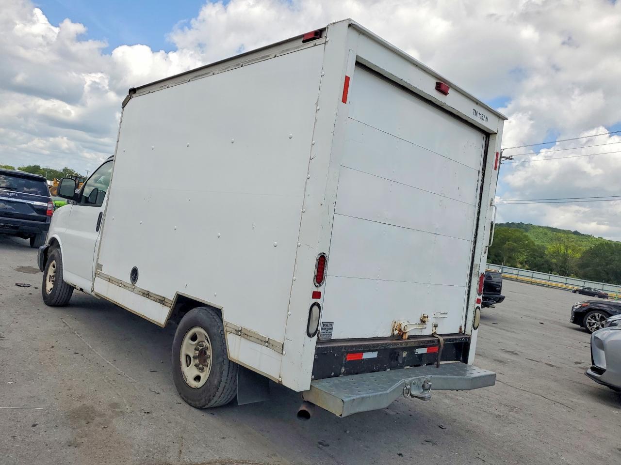2011 GMC Savana Cutaway G3500 - Фото 2