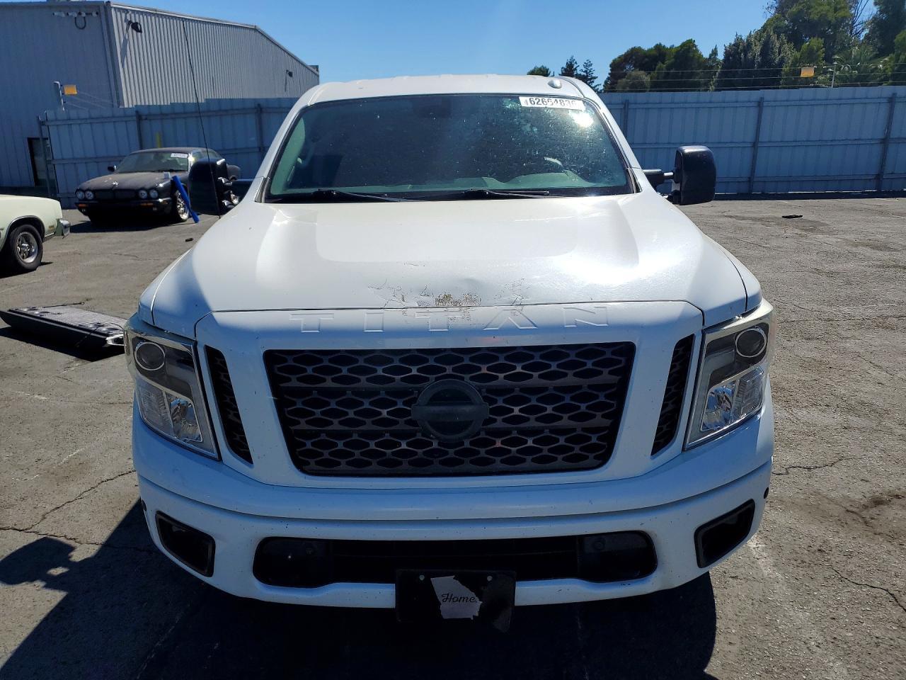 2017 Nissan Titan - Фото 5