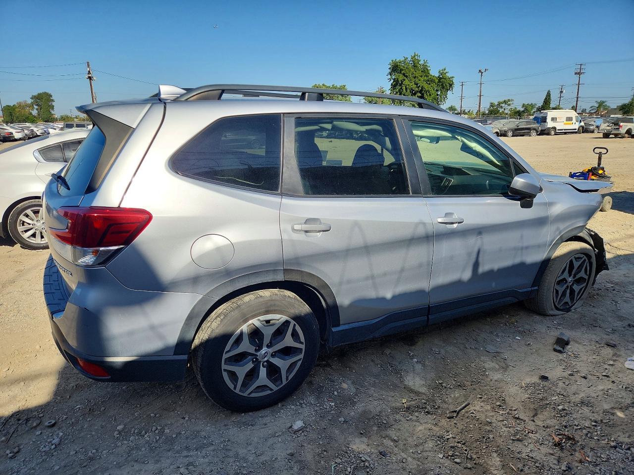2020 Subaru Forester Premium - Фото 3