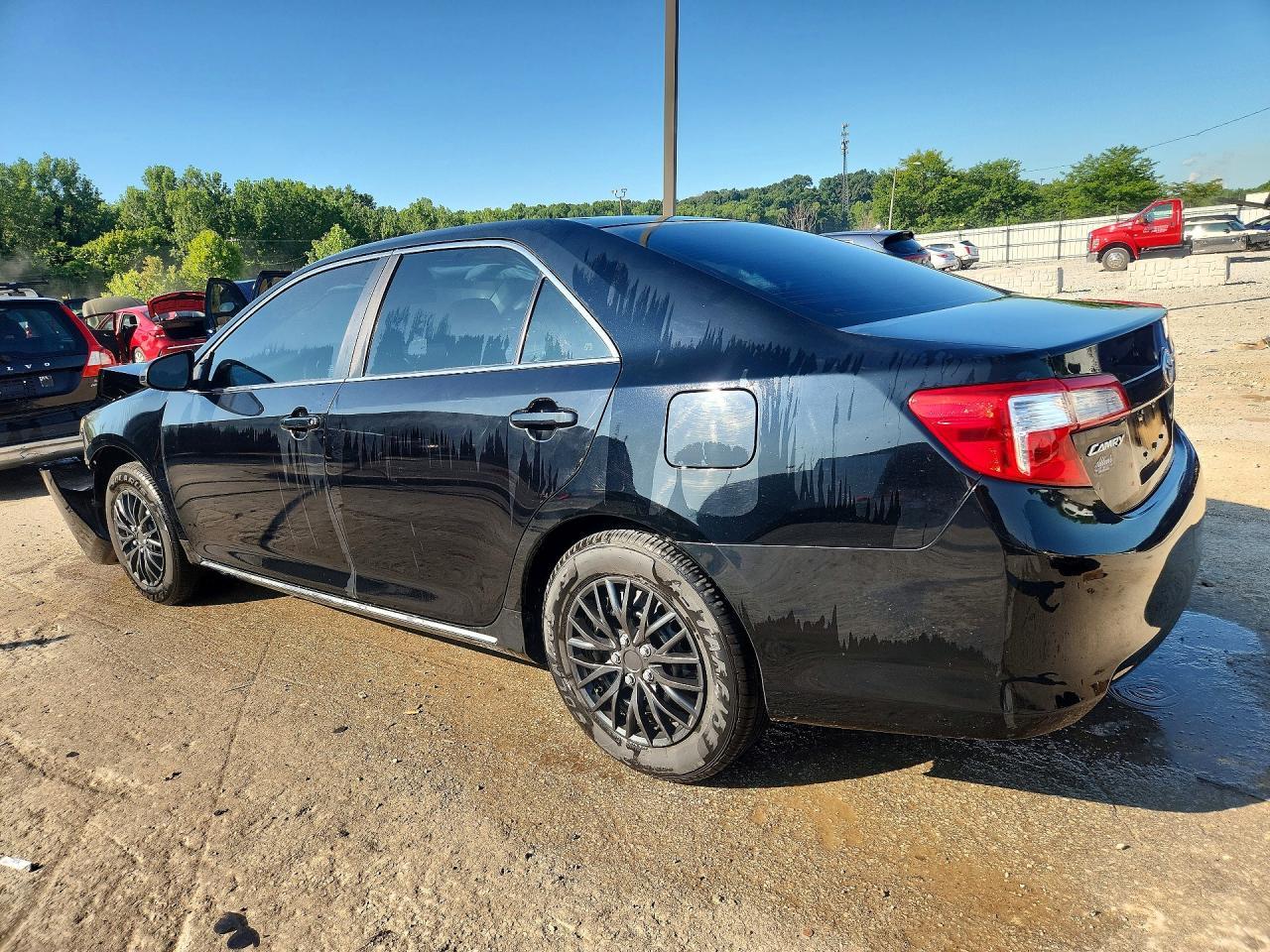 2014 Toyota Camry Le - Фото 2
