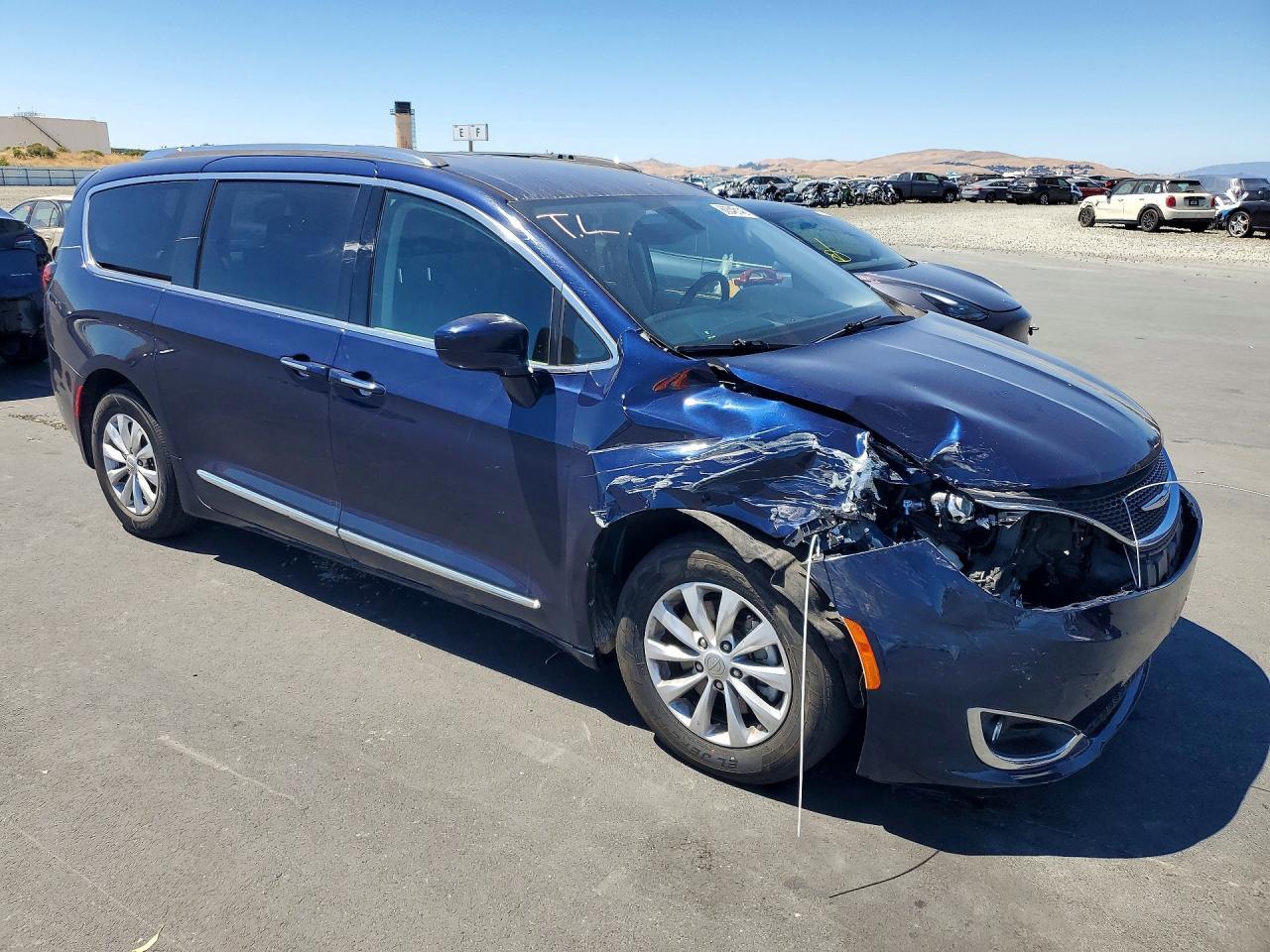 2018 Chrysler Pacifica Touring L - Фото 4