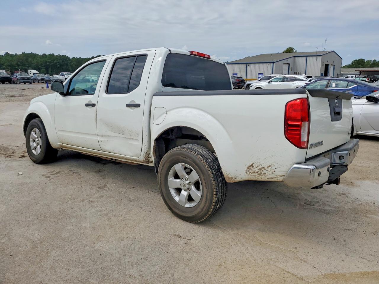 2013 Nissan Frontier S - Image 2