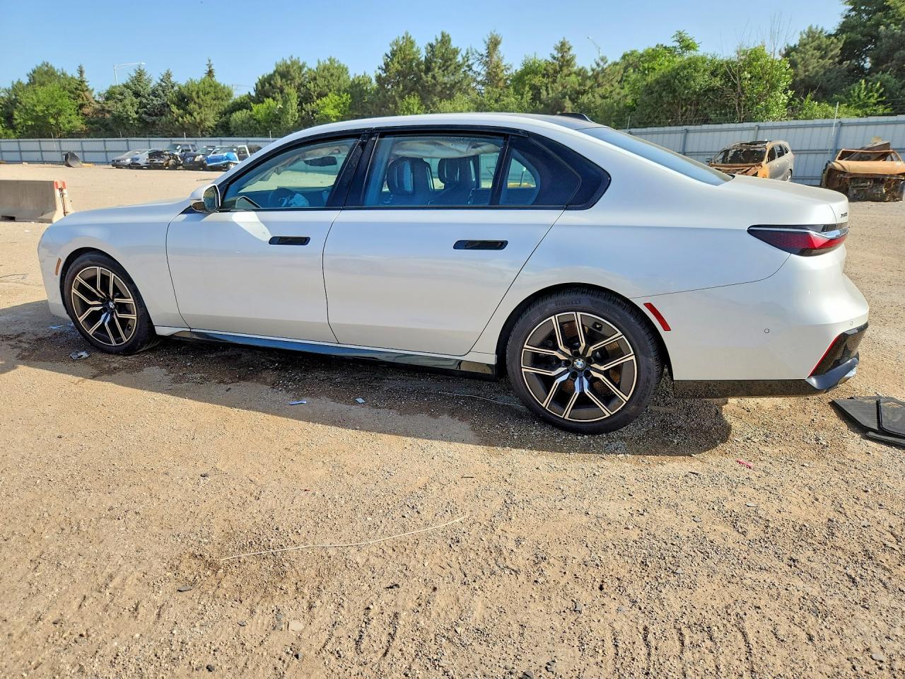 2025 BMW 760 Xi - Image 2
