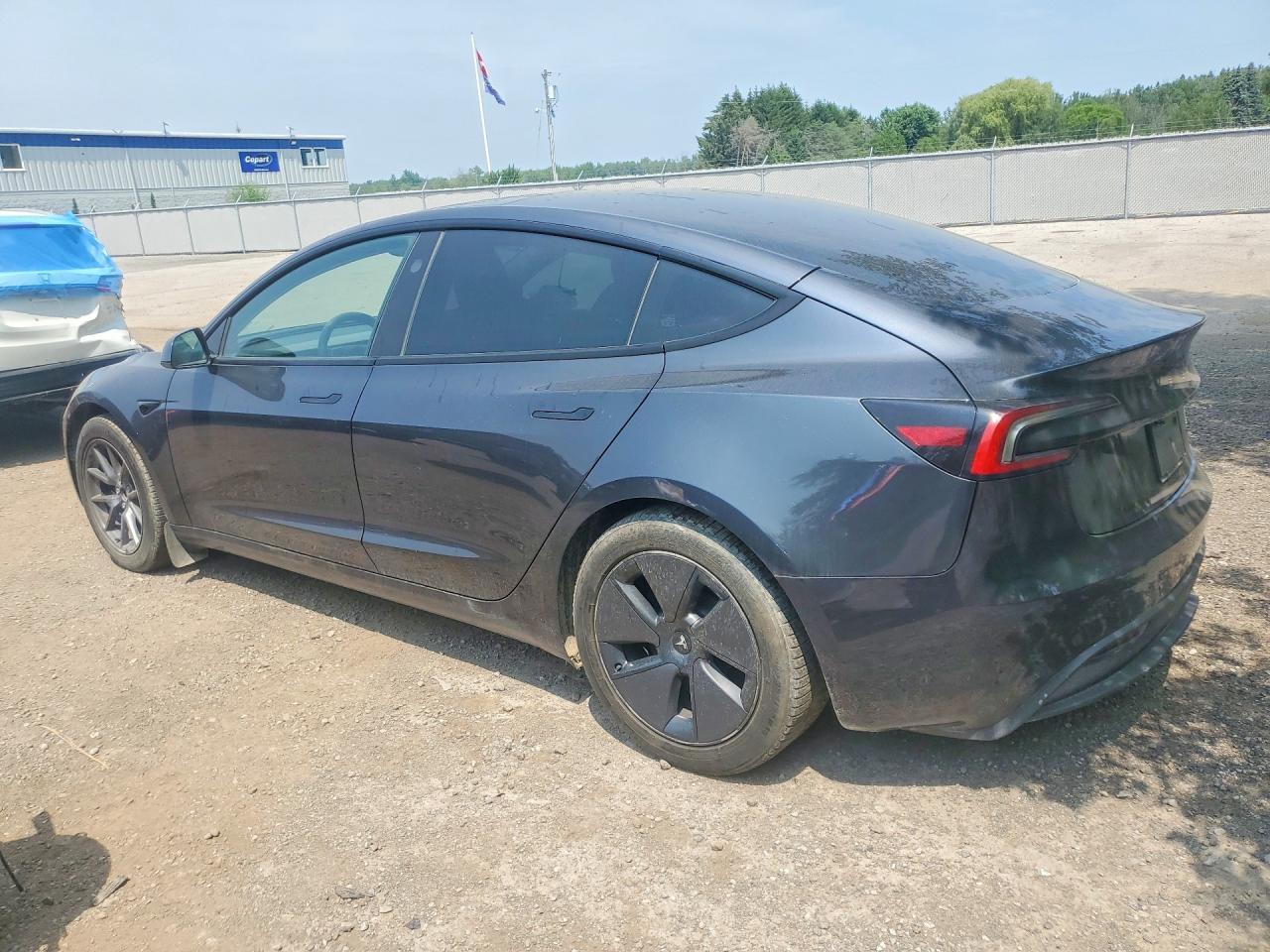 2024 Tesla Model 3 - Фото 2