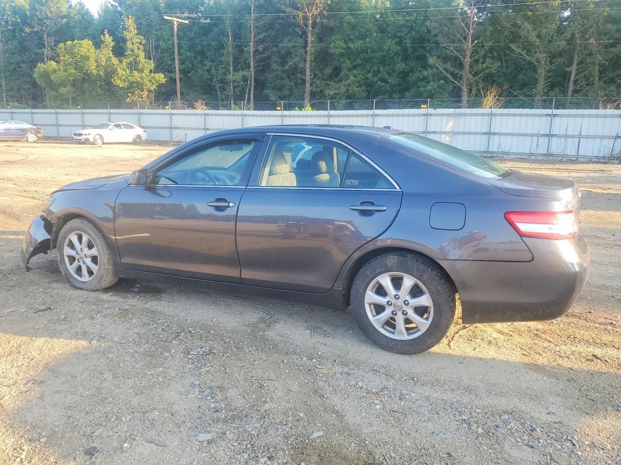 2011 Toyota Camry Le - Image 2
