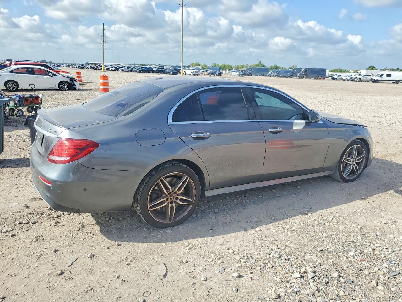 2018 Mercedes-Benz E 400 4Matic - Фото 3