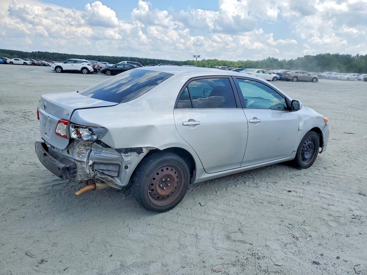 2013 Toyota Corolla Le - Фото 3