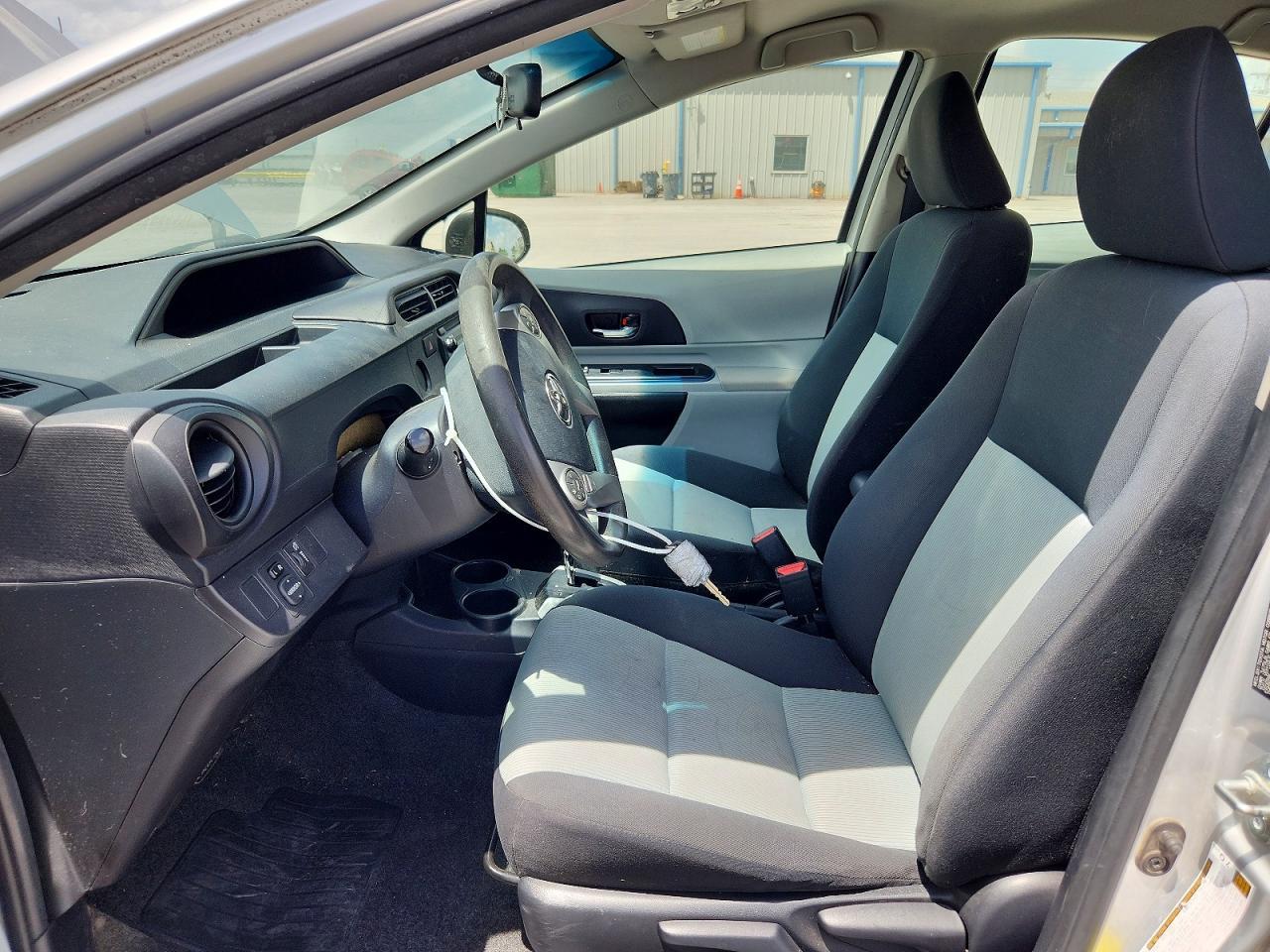 2013 Toyota Prius C Two - Фото 7
