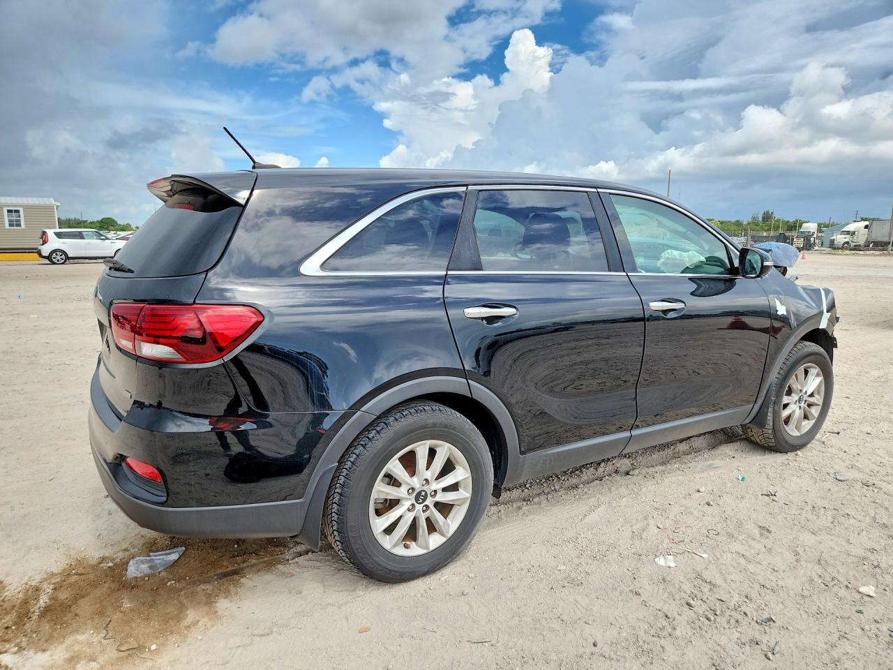 2019 Kia Sorento L - Image 3