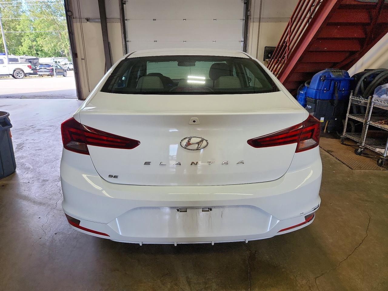 2020 Hyundai Elantra Se - Image 6