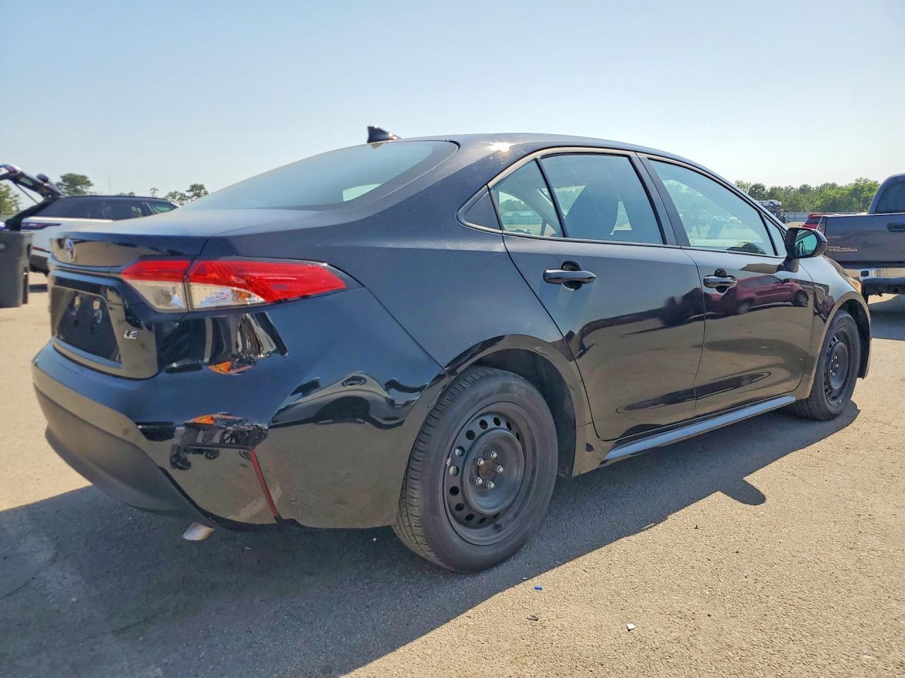 2025 Toyota Corolla Le - Фото 3