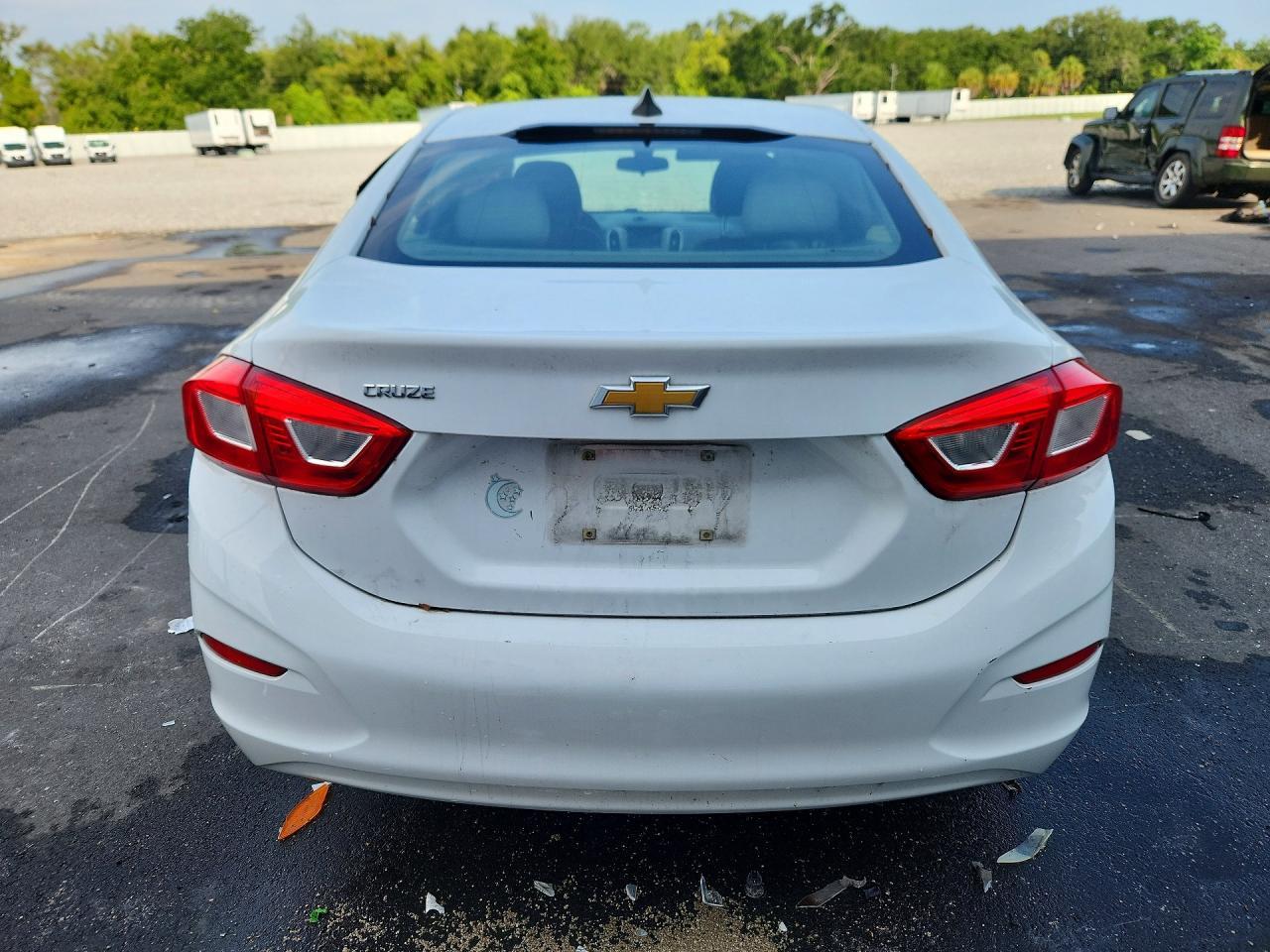 2017 Chevrolet Cruze Ls - Image 6