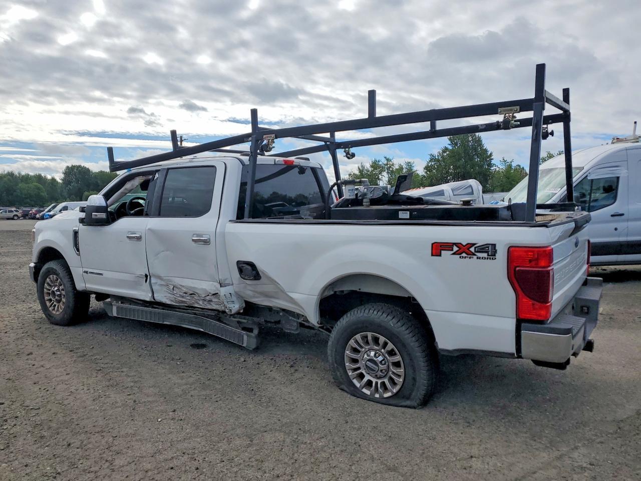 2022 Ford F250 Super Duty - Image 2