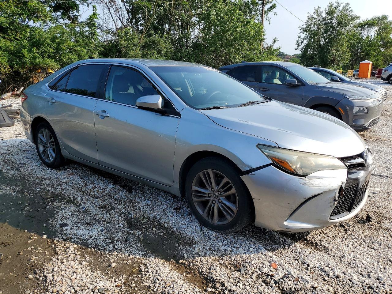 2016 Toyota Camry Se - Фото 4