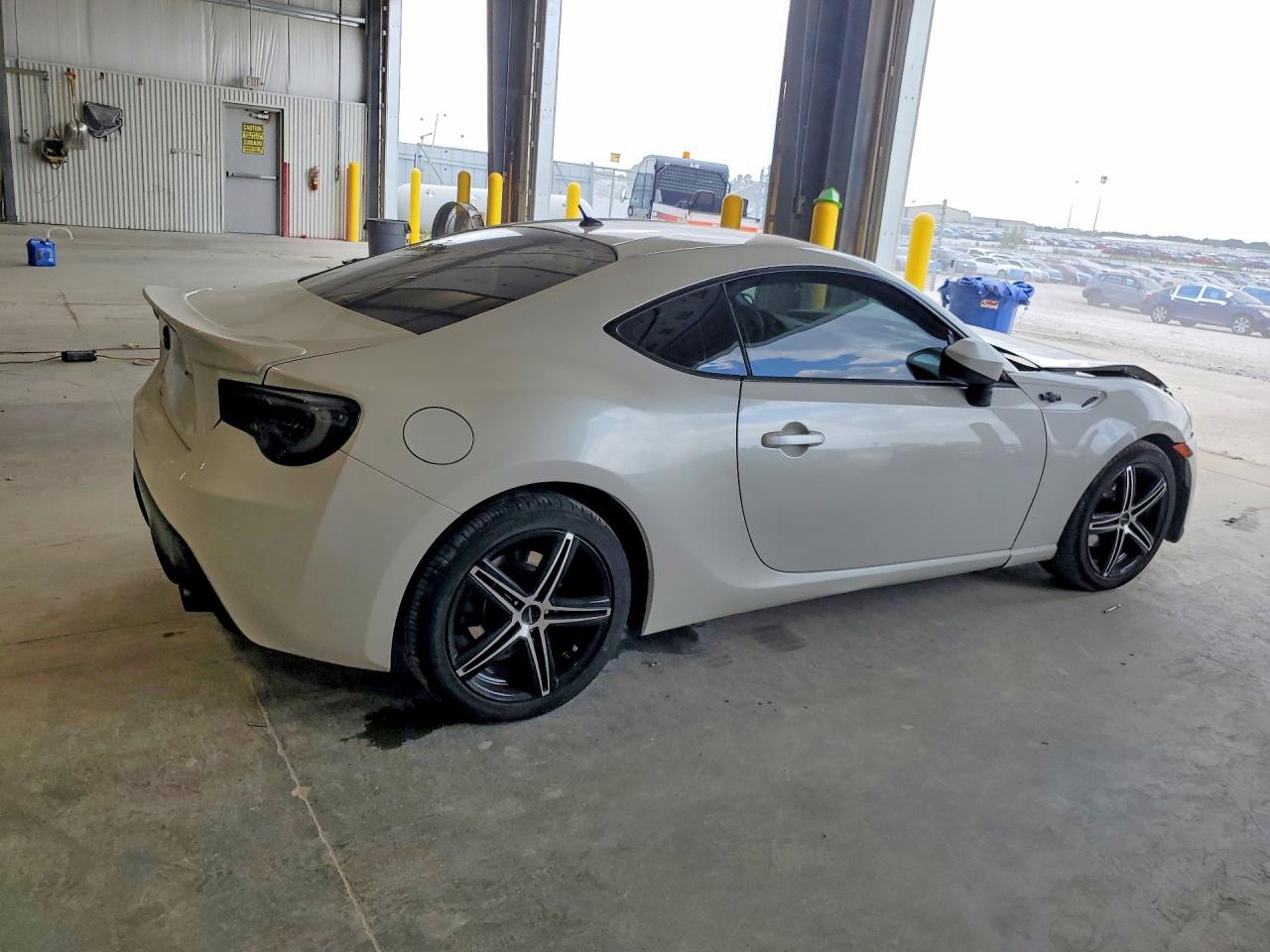 2014 Scion Scion - Image 3