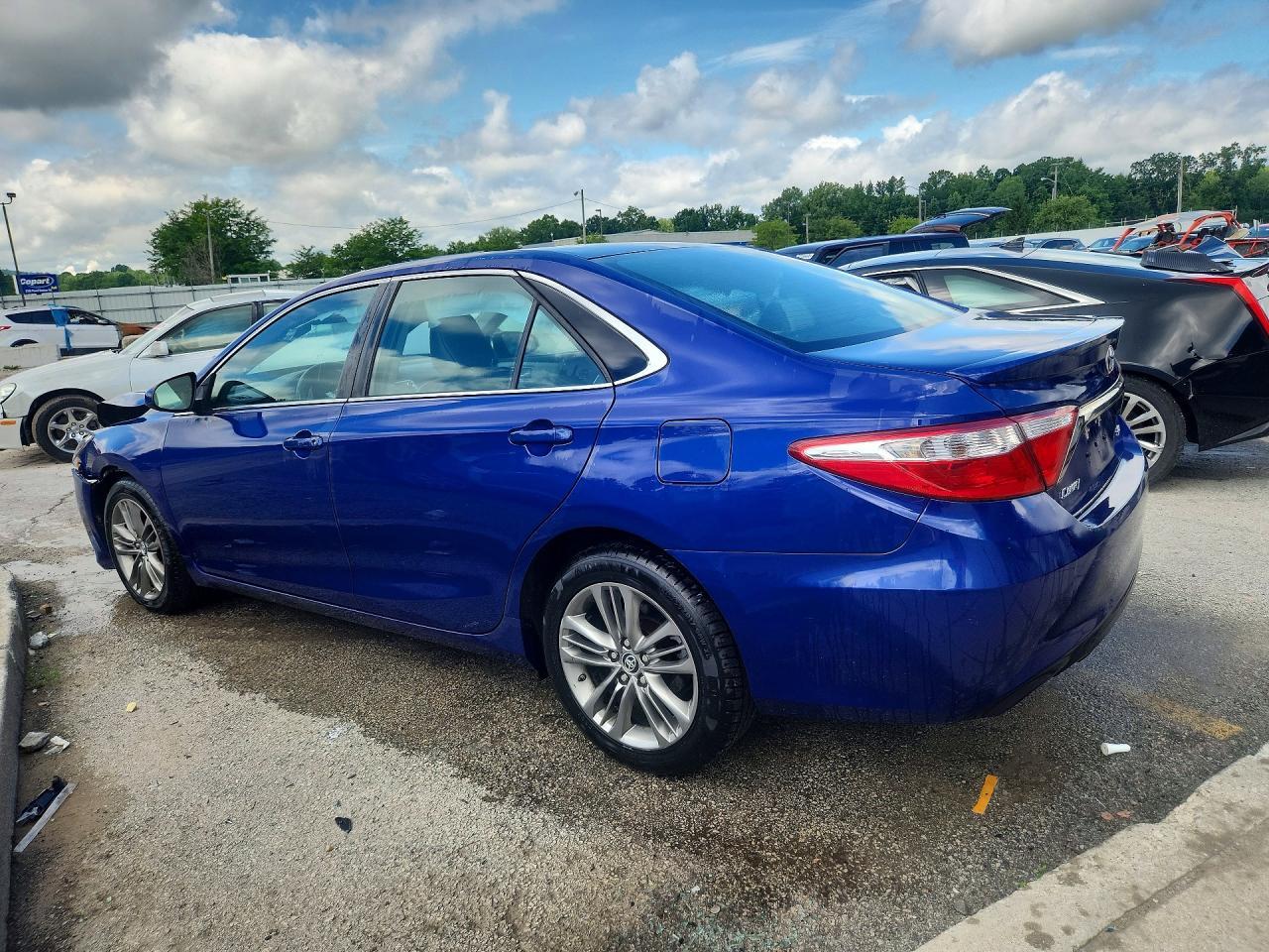 2015 Toyota Camry Se - Image 2