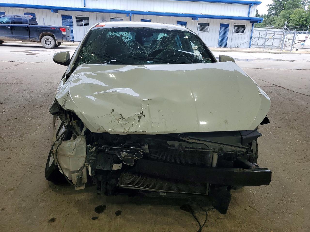 2020 Hyundai Elantra Se - Image 5