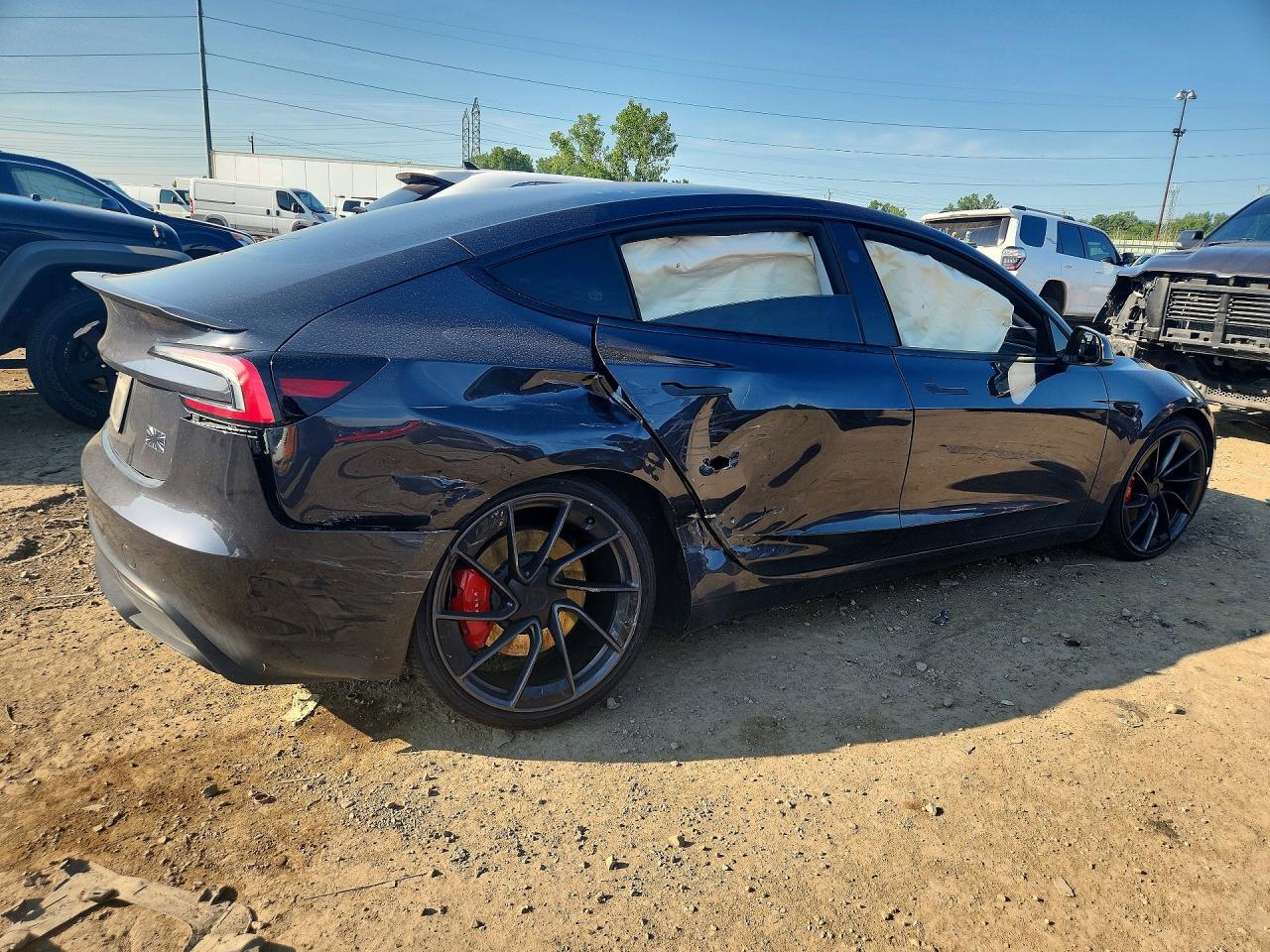 2024 Tesla Model 3 - Фото 3