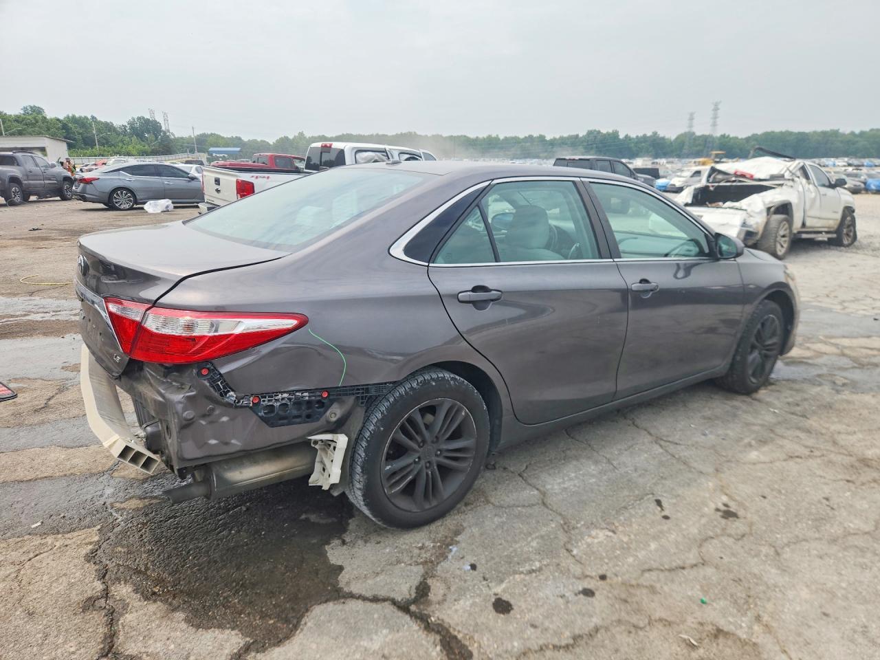 2015 Toyota Camry Le - Фото 3
