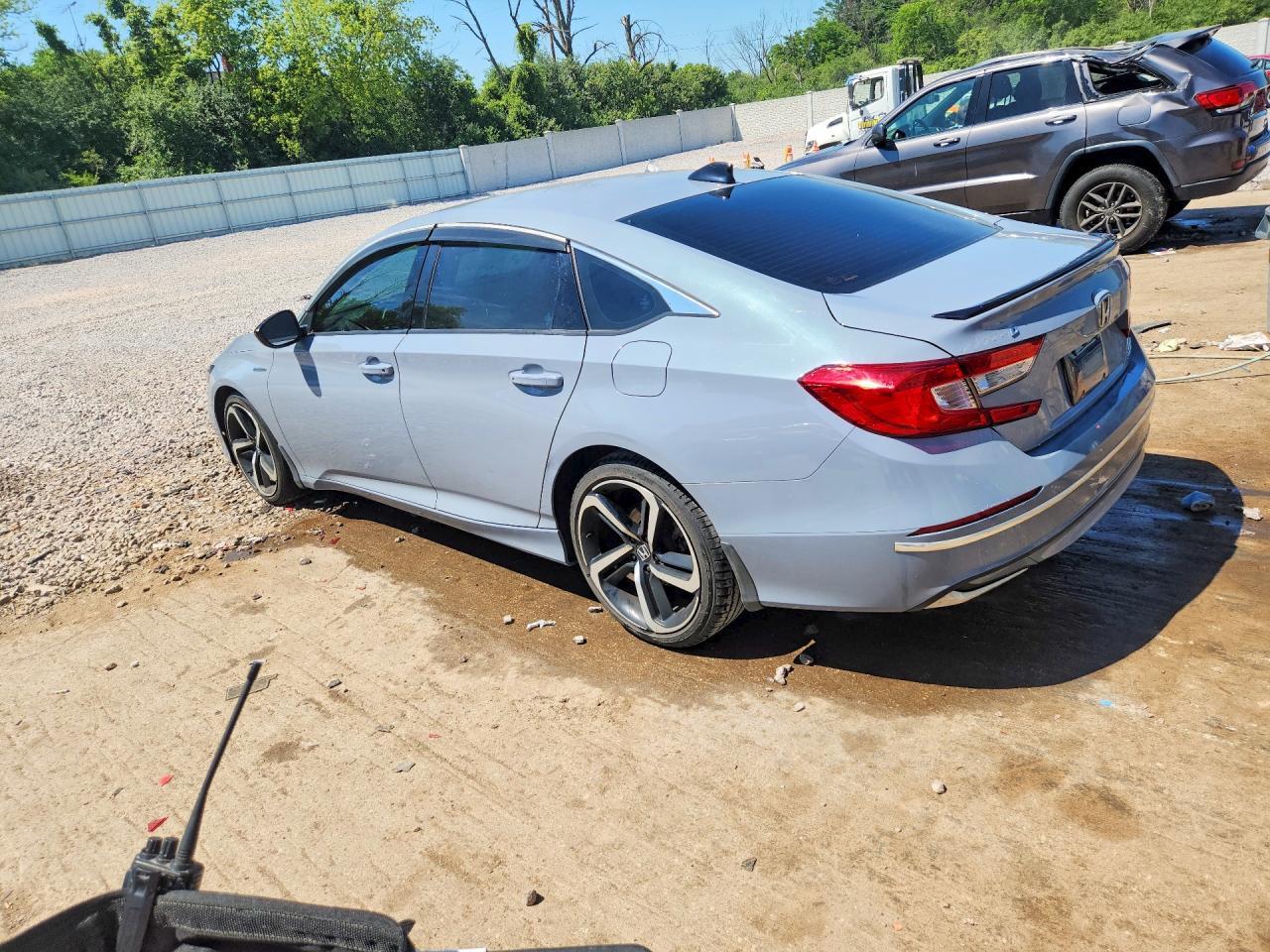 2022 Honda Accord Hybrid Sport - Image 2