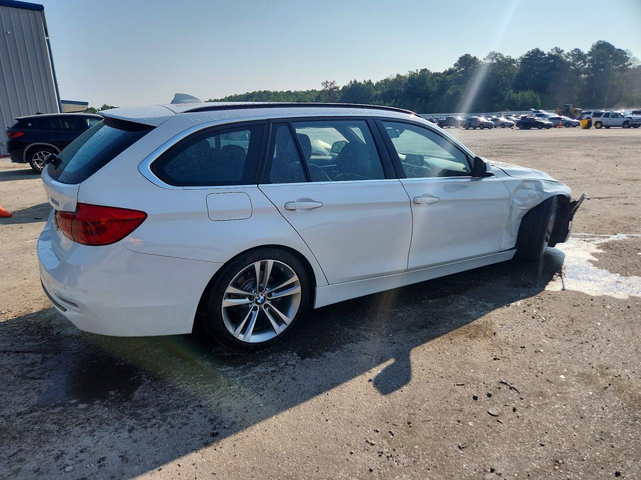 2017 BMW 330 Xi - Image 3
