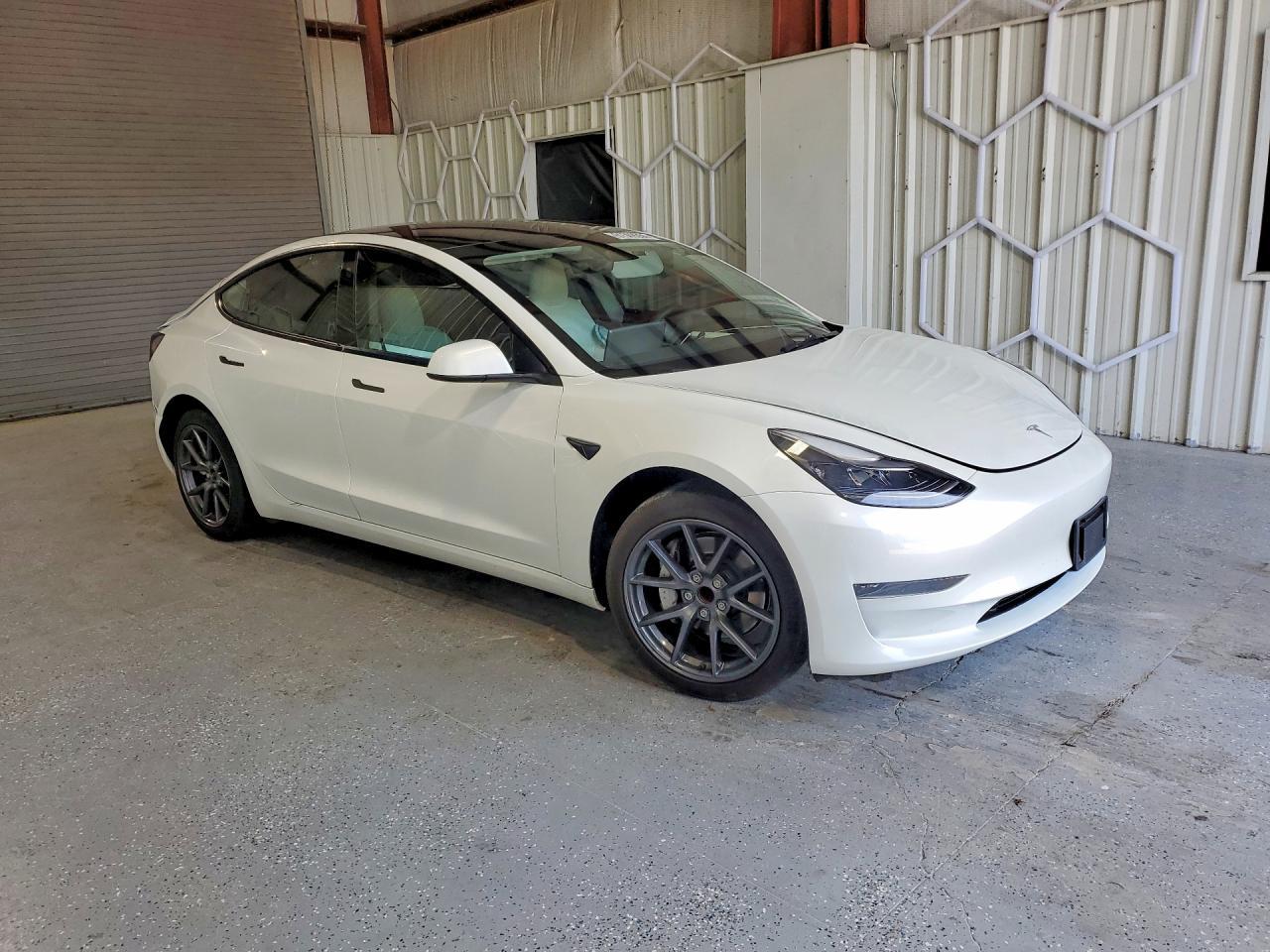 2023 Tesla Model 3 - Фото 4
