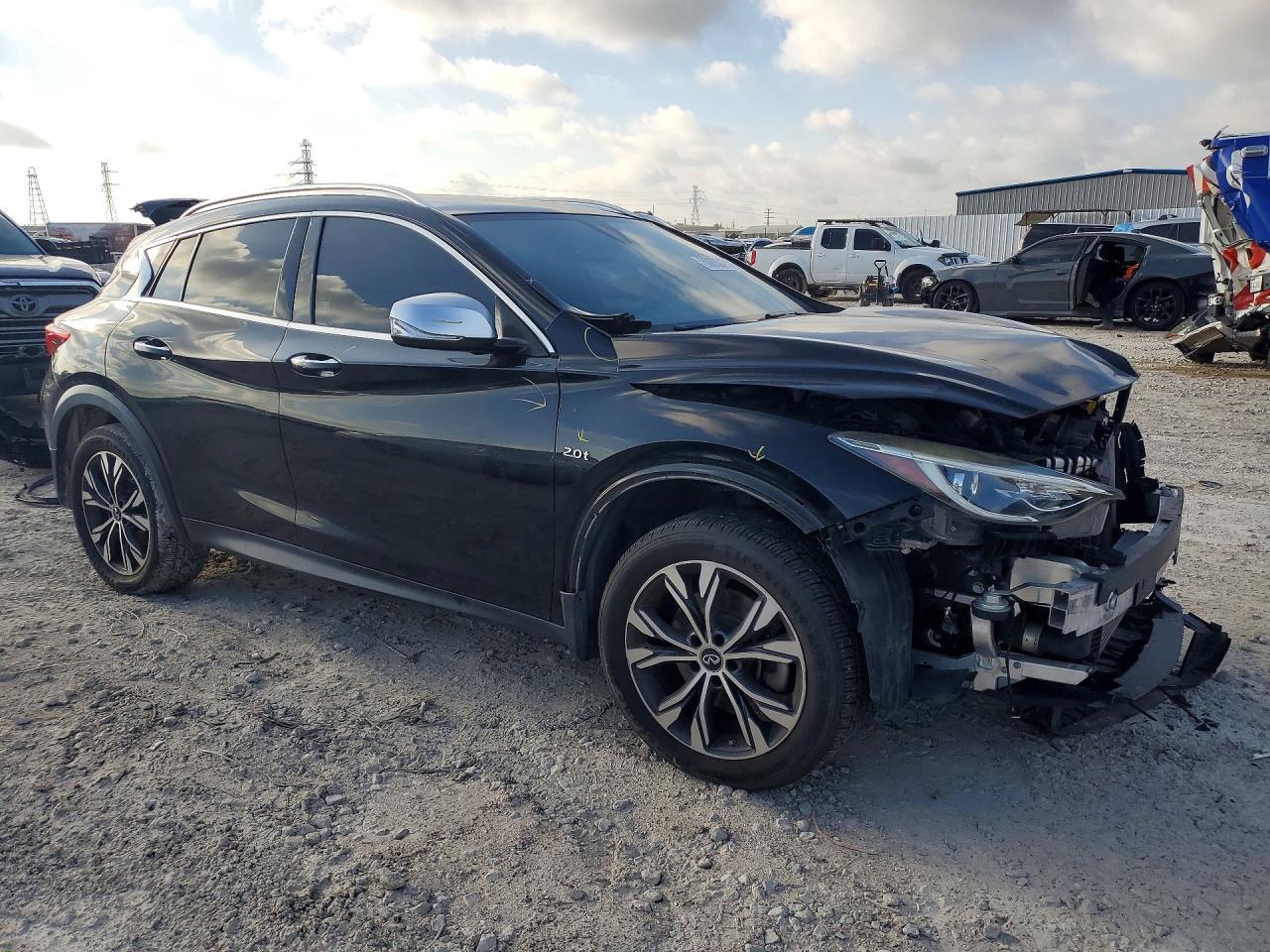 2017 Infiniti Qx30 Premium - Image 4
