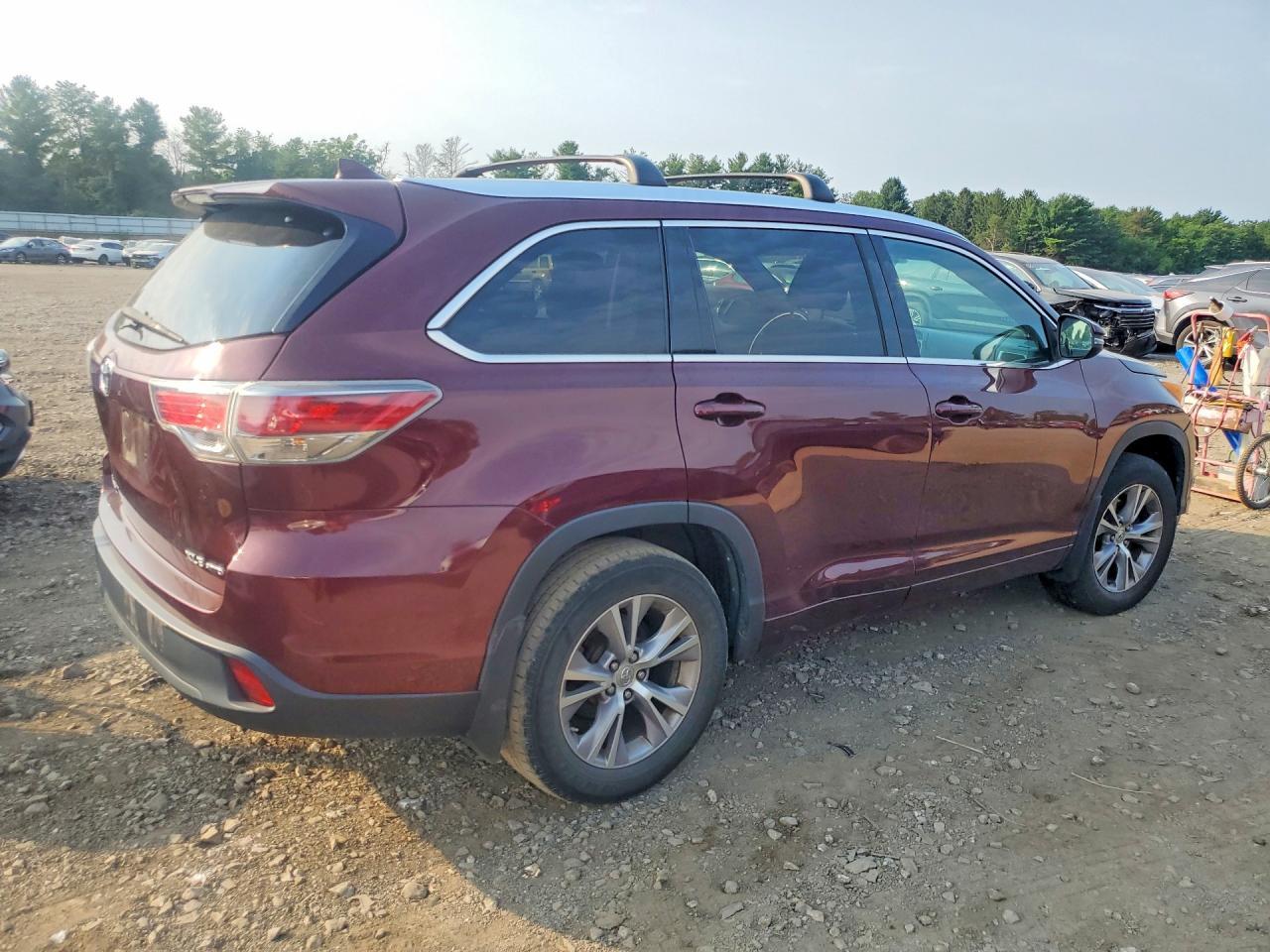 2015 Toyota Highlander Xle - Image 3