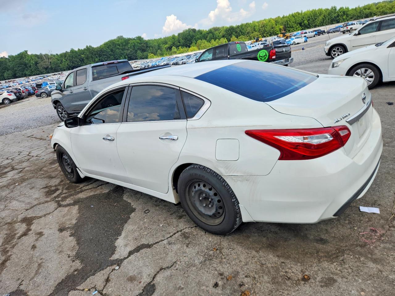 2016 Nissan Altima 2.5 S - Фото 2