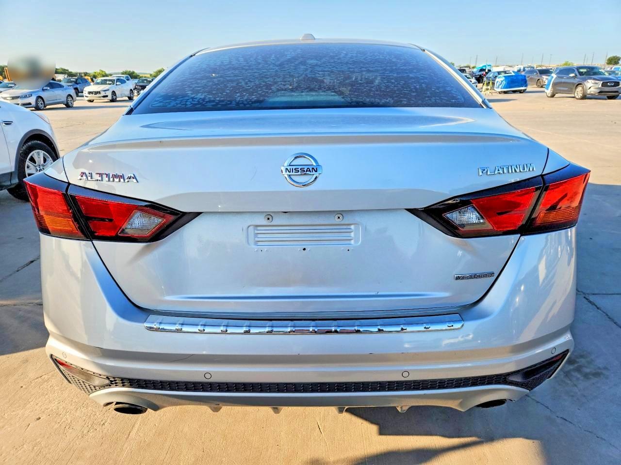 2020 Nissan Altima Platinum - Image 6