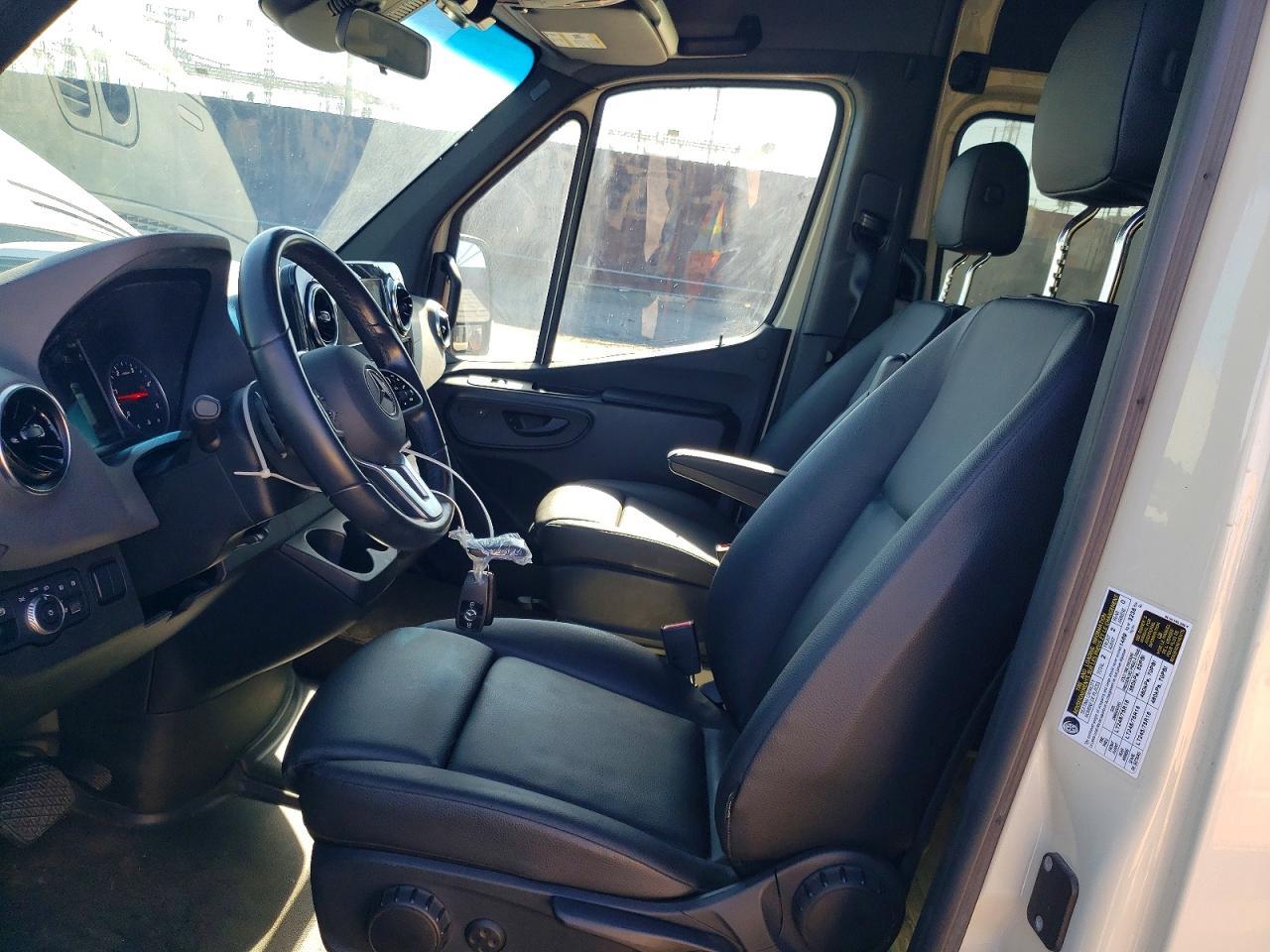 2022 Mercedes-Benz Sprinter 2500 - Фото 7