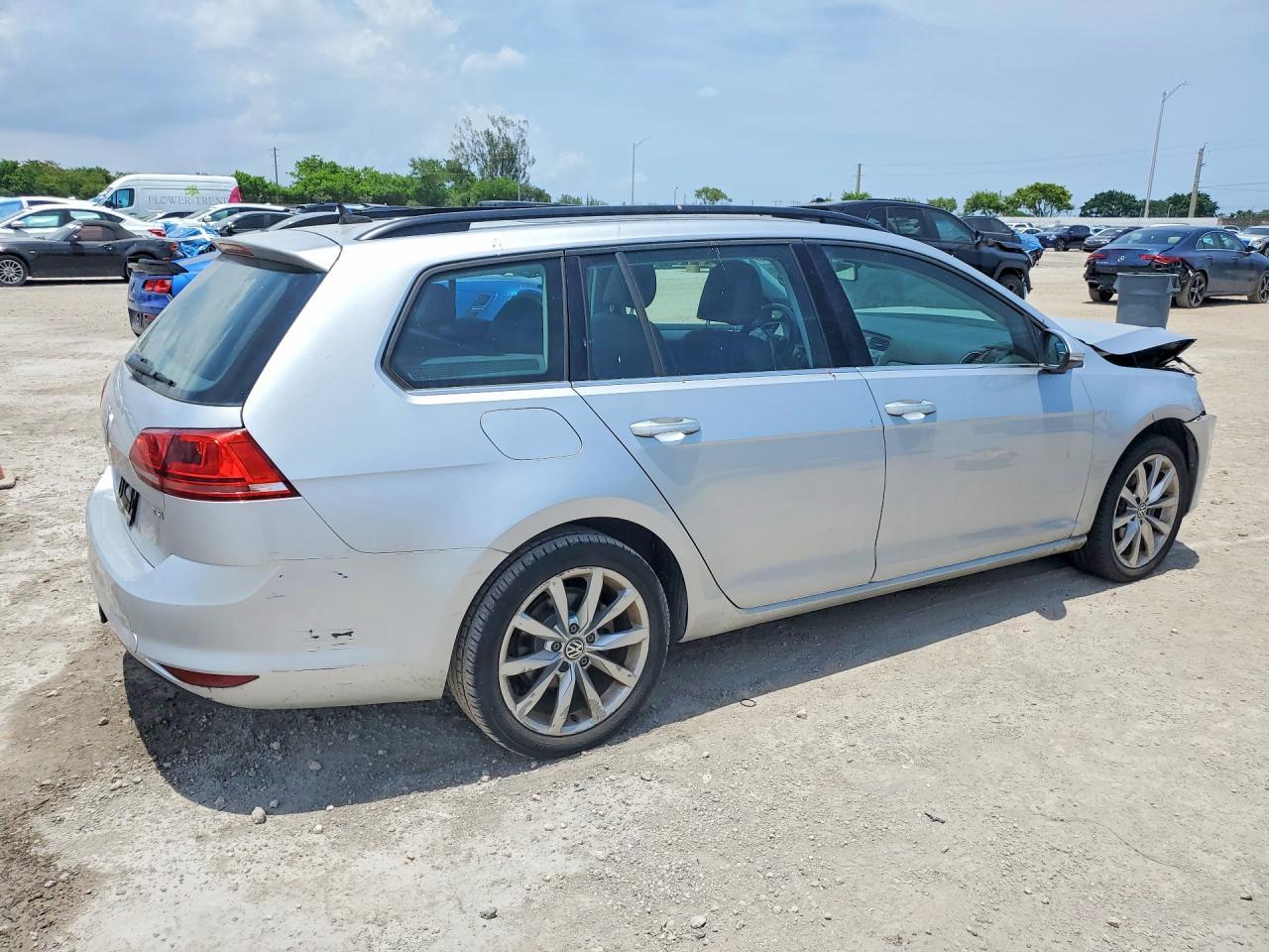 2016 Volkswagen Golf Sportwagen S - Image 3