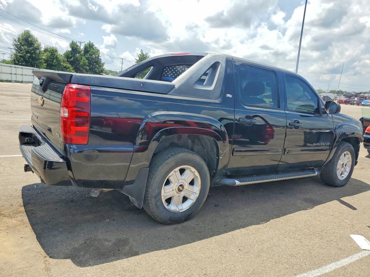 2010 Chevrolet Avalanche Lt - Фото 3