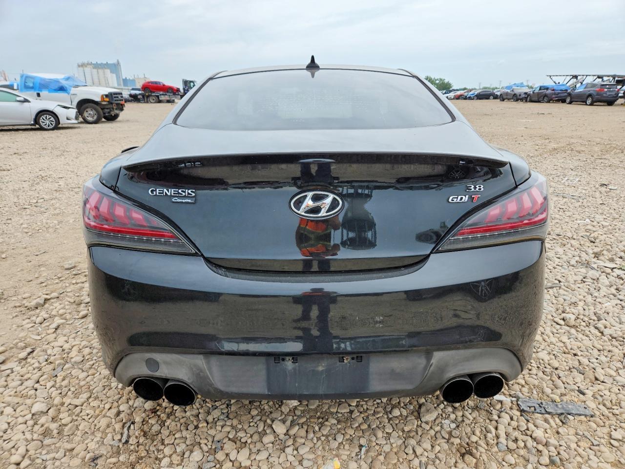 2015 Hyundai Genesis Coupe 3.8 - Image 6