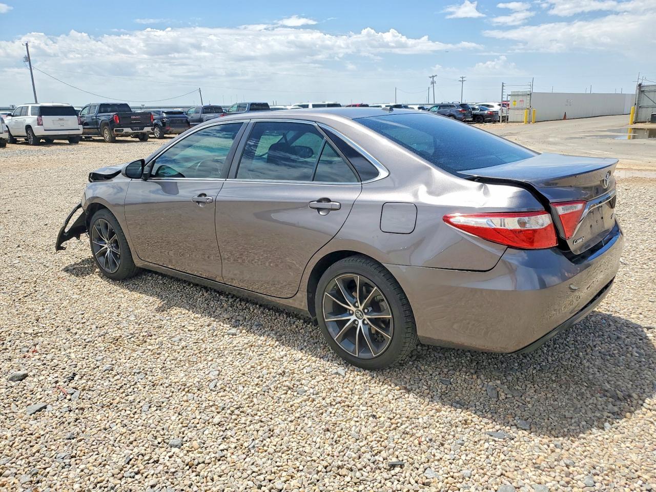 2017 Toyota Camry Xse - Image 2