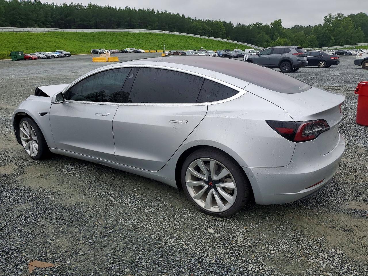 2018 Tesla Model 3 - Фото 2