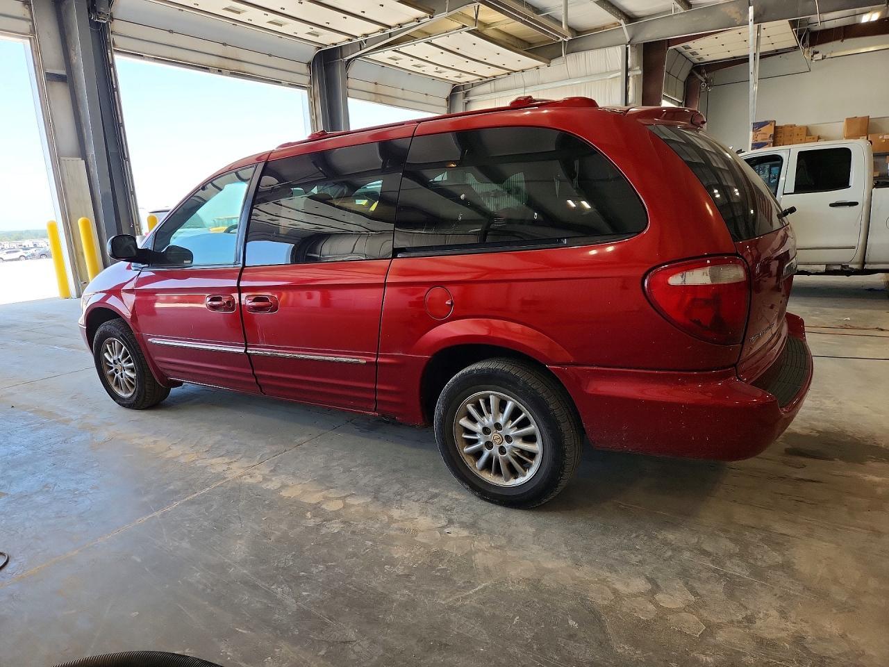 2002 Chrysler Town & Country Limited - Фото 2
