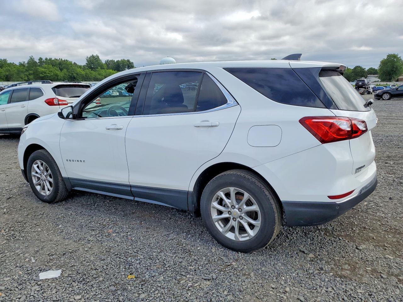 2020 Chevrolet Equinox Lt - Image 2
