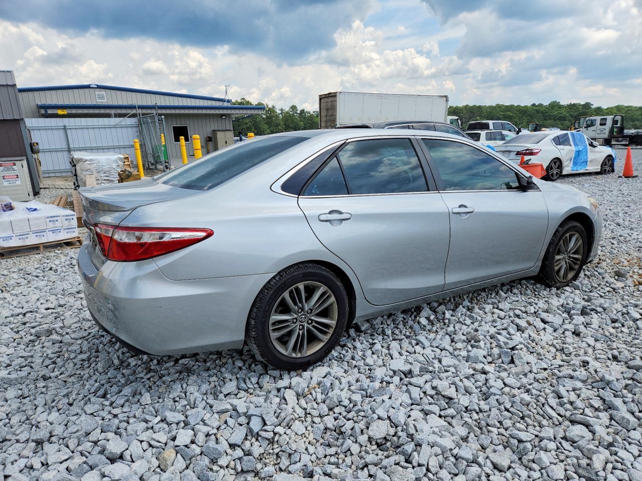 2017 Toyota Camry Se - Фото 3