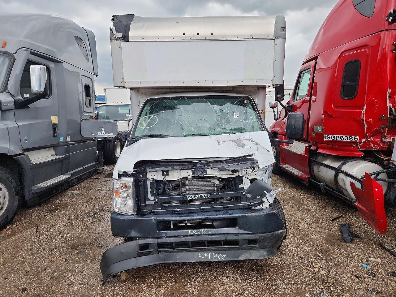 2023 Ford E450 Box Truck - Фото 5