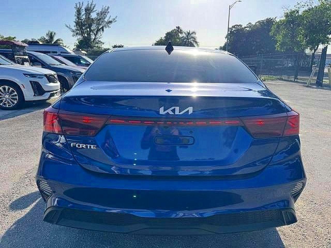 2022 Kia Forte Lxs - Image 6