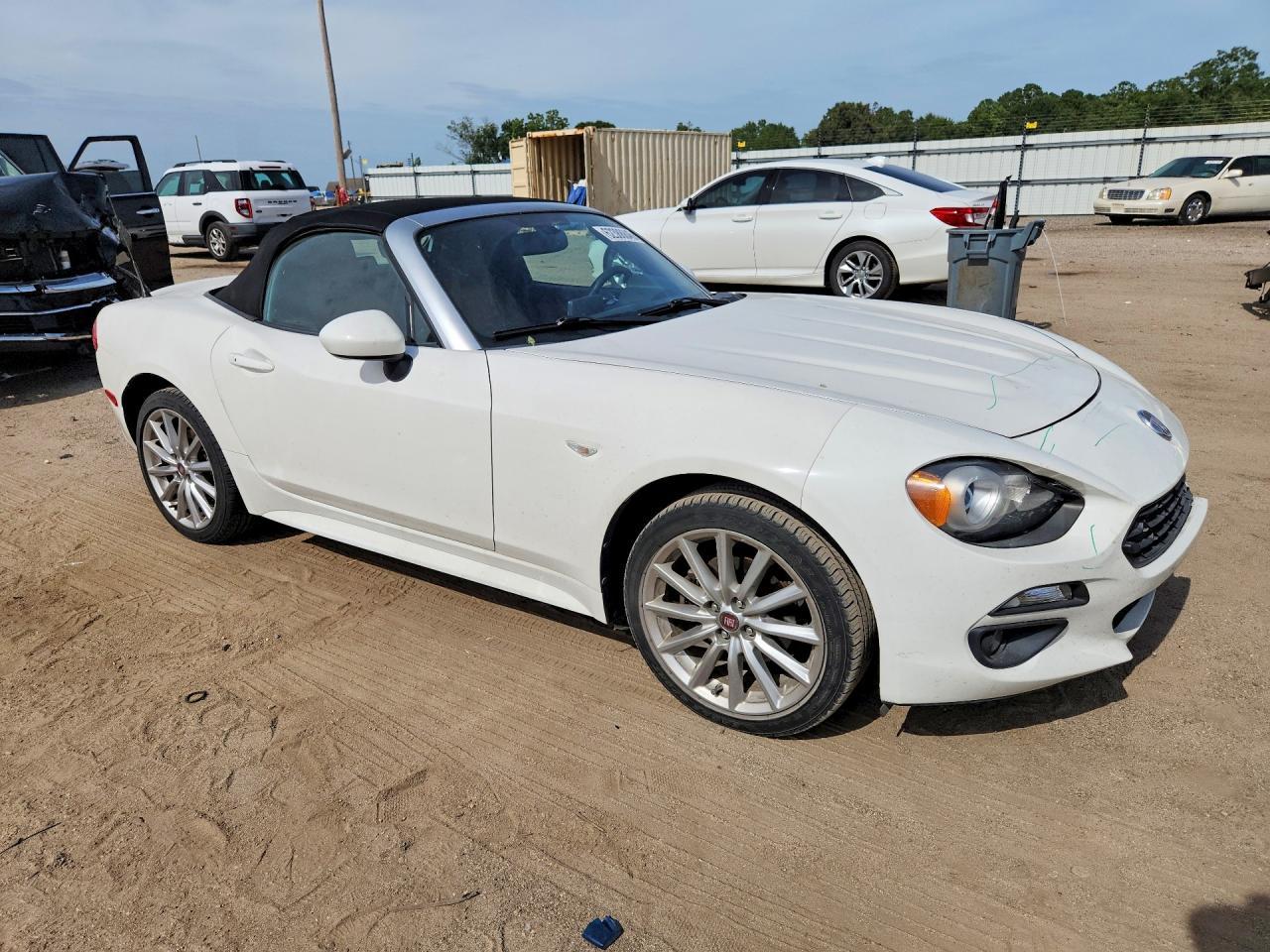 2018 Fiat 124 Spider Classica - Image 4