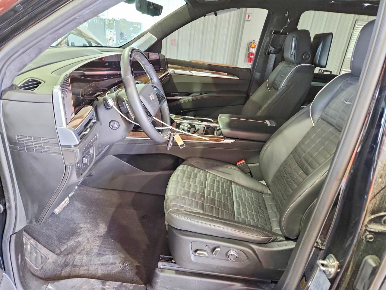 2025 Cadillac Escalade Esv Sport Platinum - Image 7