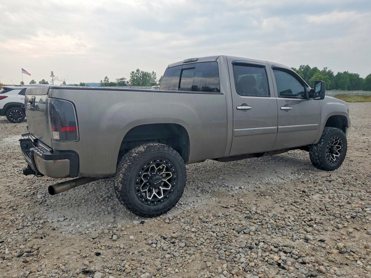 2013 GMC Sierra K2500 Denali - Image 3