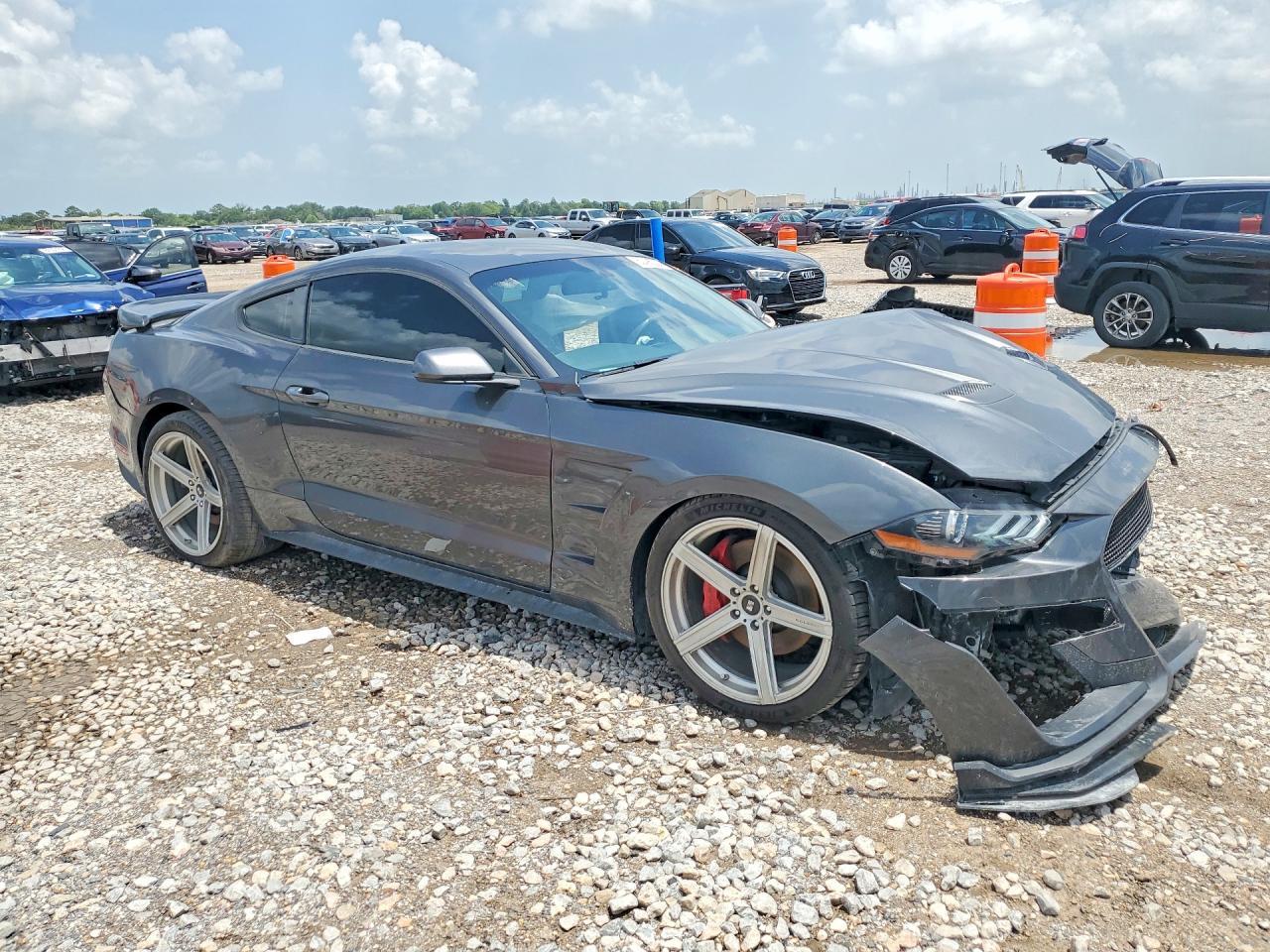 2020 Ford Mustang Gt - Фото 4