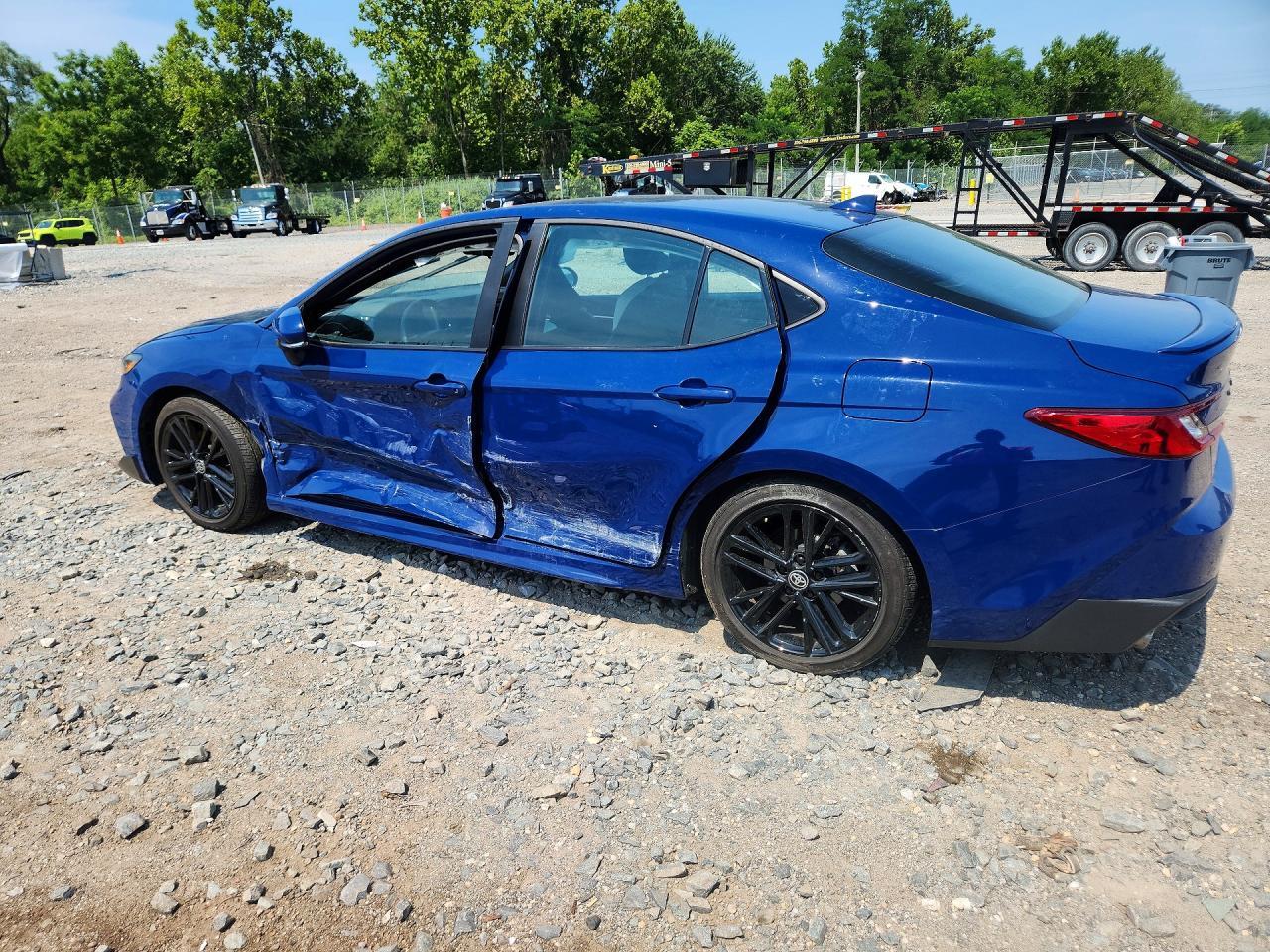 2025 Toyota Camry Se - Фото 2