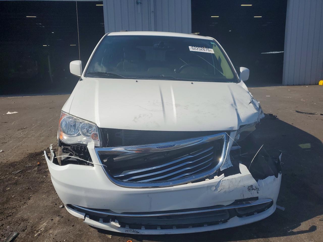 2015 Chrysler Town & Country Touring - Фото 5