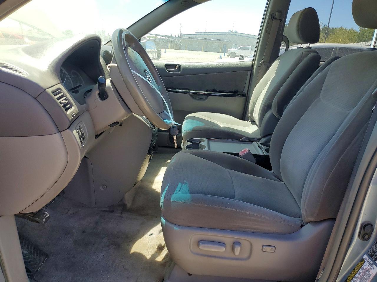 2005 Toyota Sienna Le - Image 7