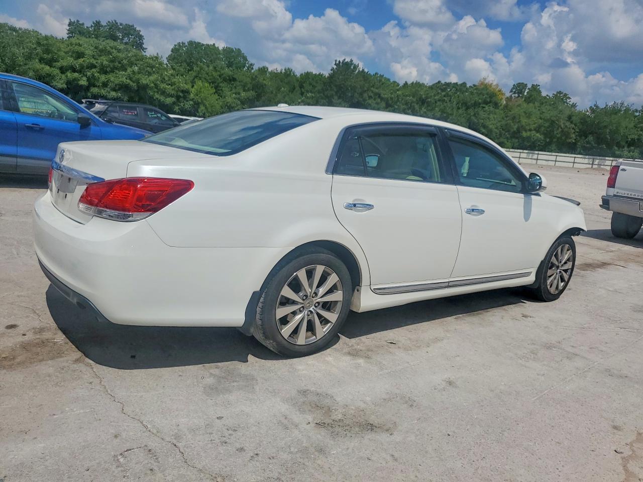 2011 Toyota Avalon Limited - Фото 3